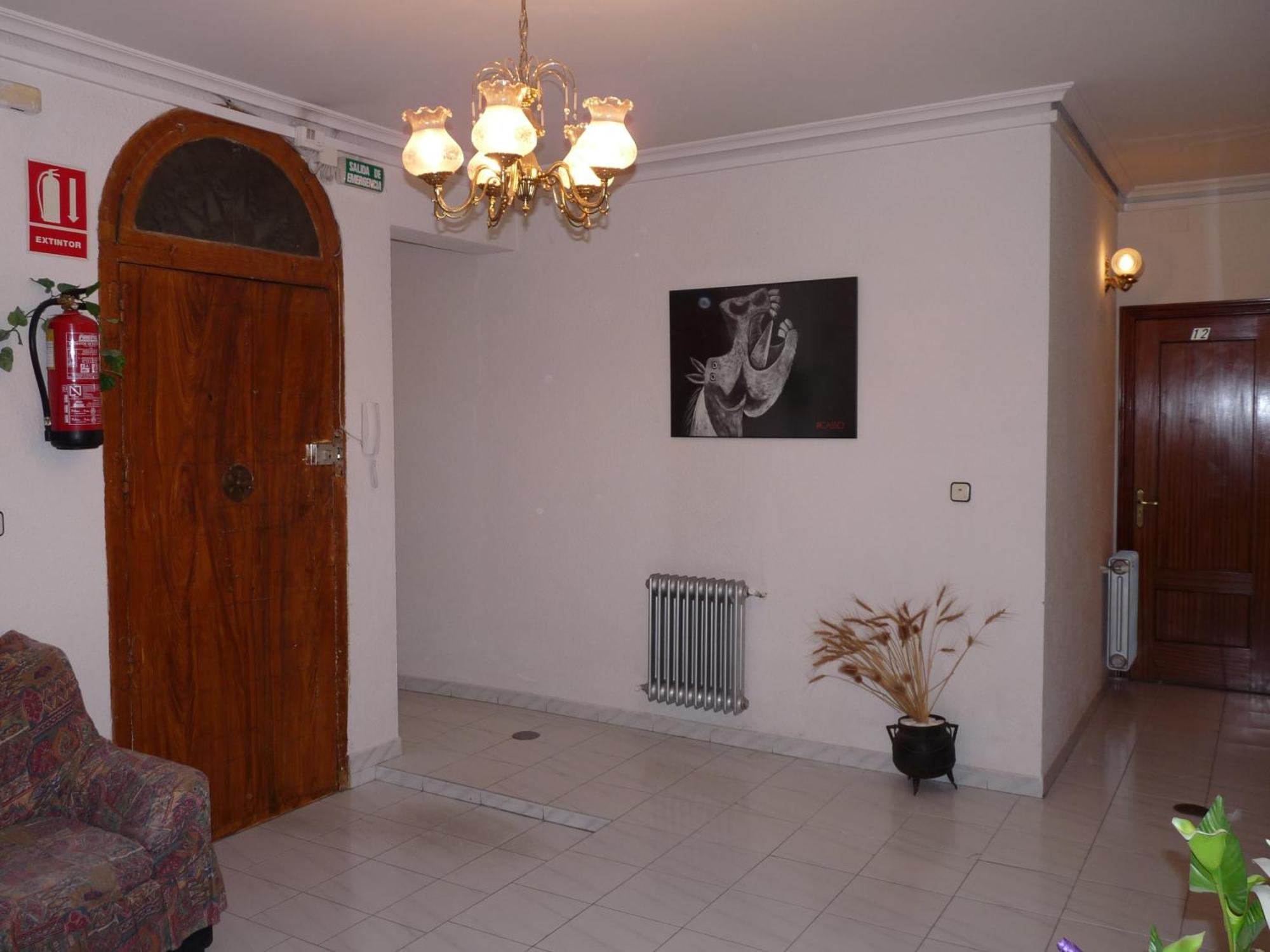 Hostal Fernandez Madrid Exterior foto