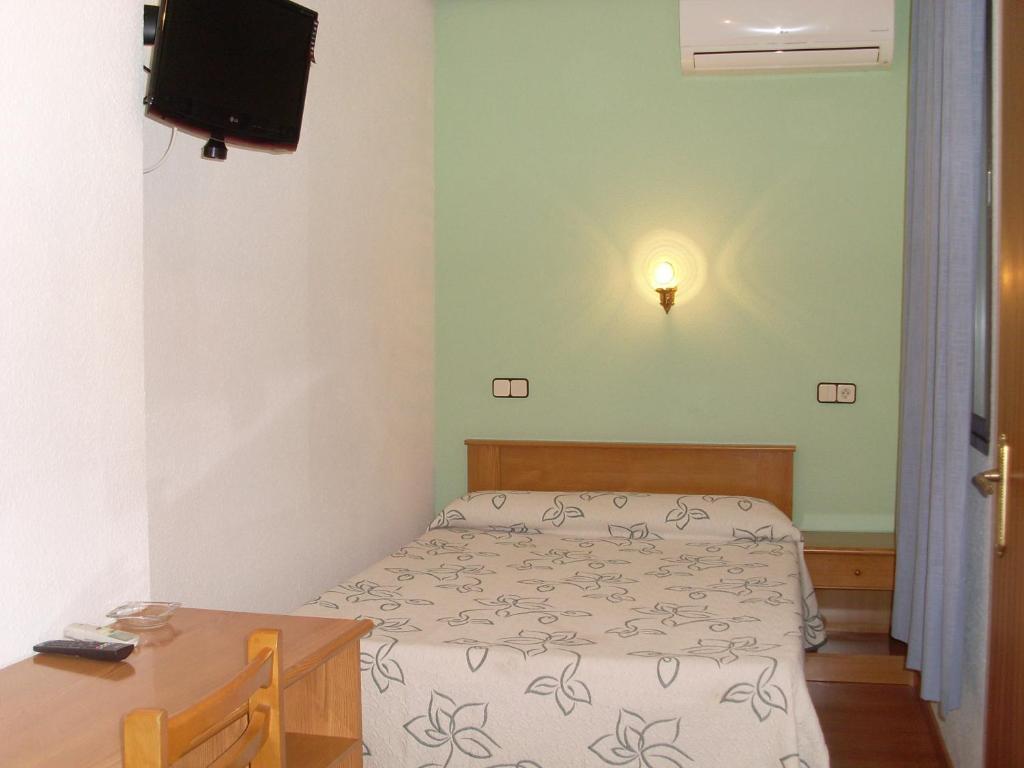 Hostal Fernandez Madrid Exterior foto
